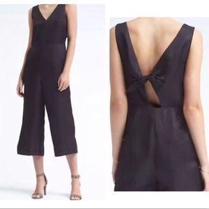 Banana Republic Tie Back V Neck Sleeveless Cropped Jumper
